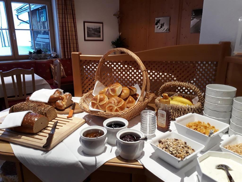 App./Pension Haus Wiesenheim Sankt Anton am Arlberg Buitenkant foto